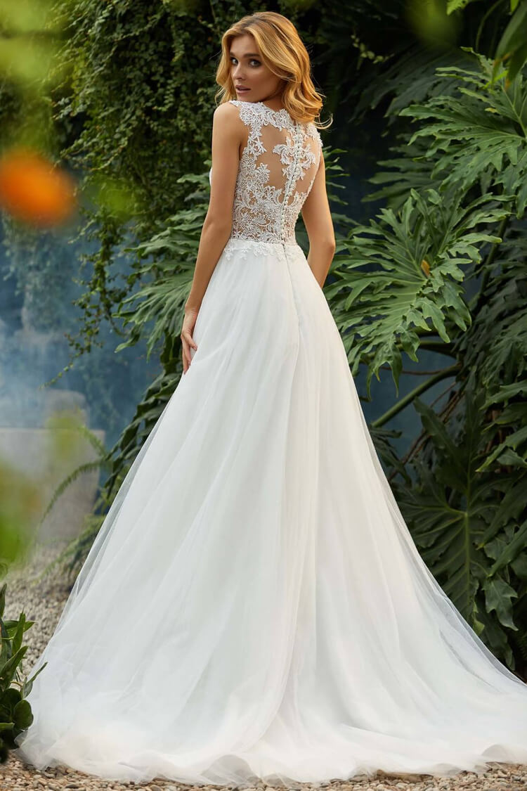 Delicate Lace Applique A-Line Tulle Maxi Wedding Dress - White
